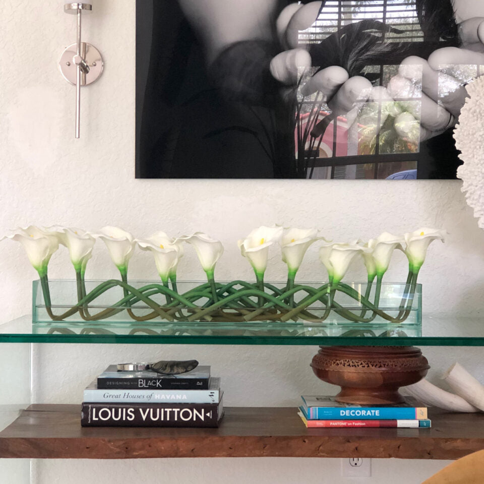 Weiß Callas Glas Plate Pflanzgefäß ·